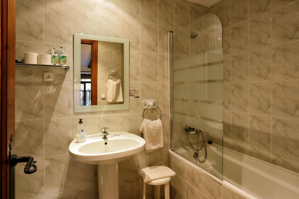 Hostal Populetus Poboleda Esterno foto